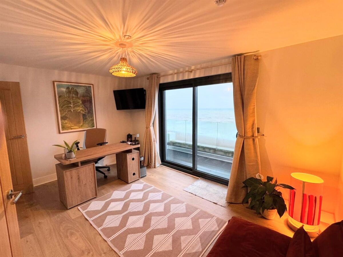 White Rock, Hastings