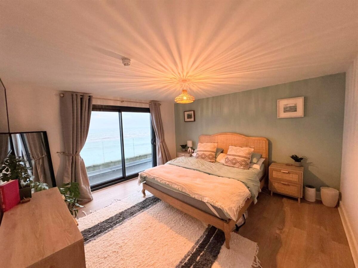 White Rock, Hastings